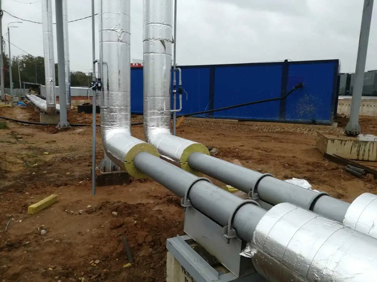 Overhead tank external insulation with foam